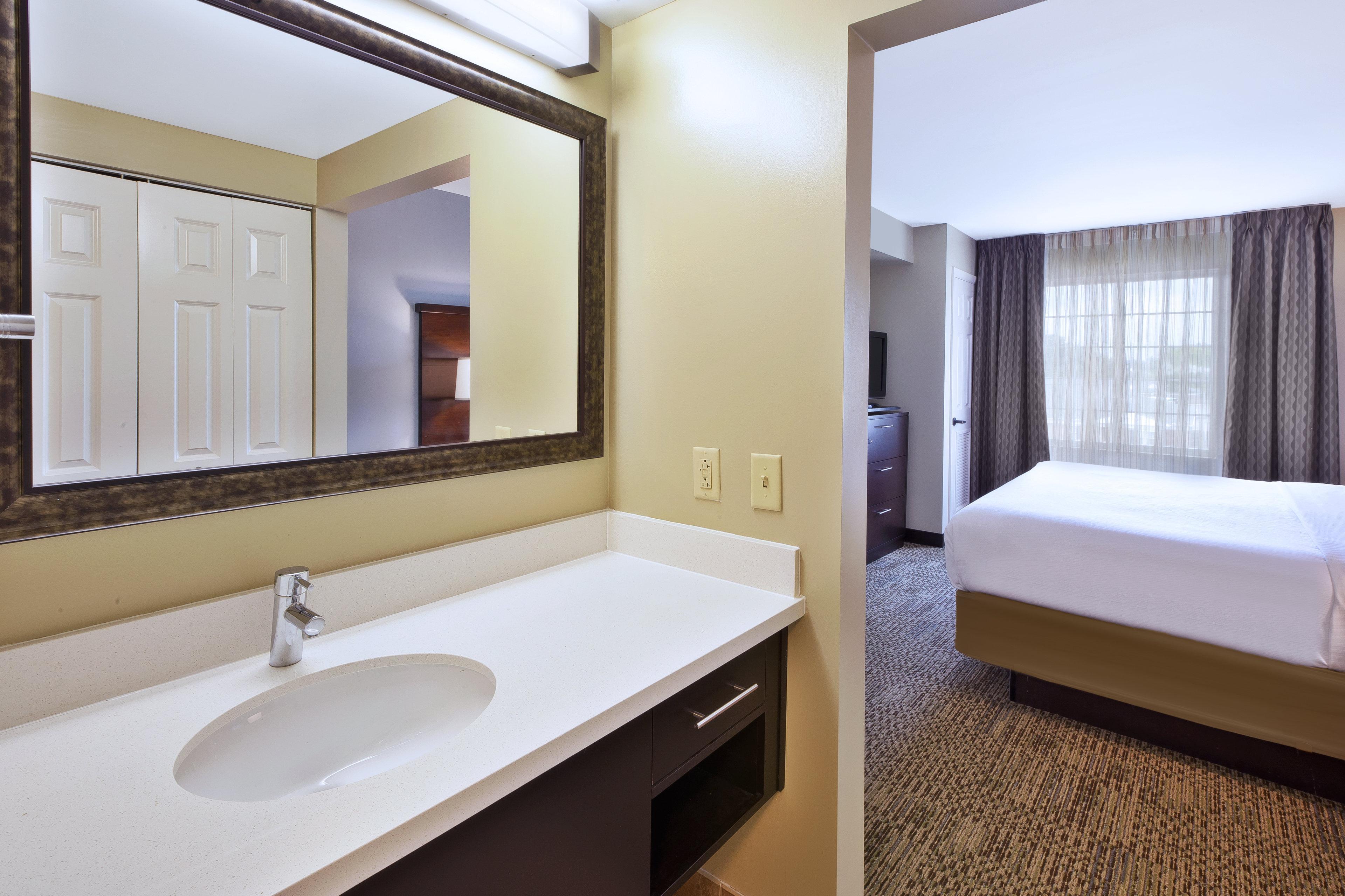 Staybridge Suites Cleveland Mayfield Heights Beachwood, An Ihg Hotel Bagian luar foto